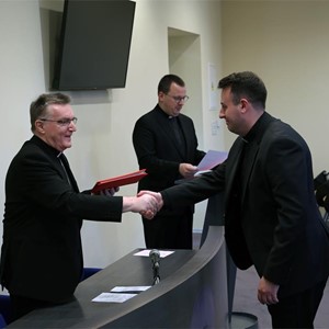 Kardinal Bozanić đakonima dodijelio diplome o postignutoj svećeničkoj spremi